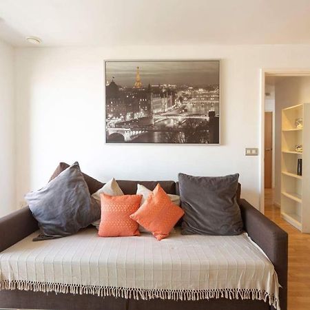 Room With Private Bathroom In A Modern Two Bedroom Two Bathroom Flat London Ngoại thất bức ảnh