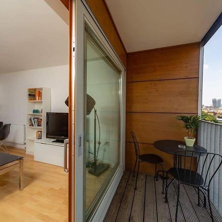 Room With Private Bathroom In A Modern Two Bedroom Two Bathroom Flat London Ngoại thất bức ảnh