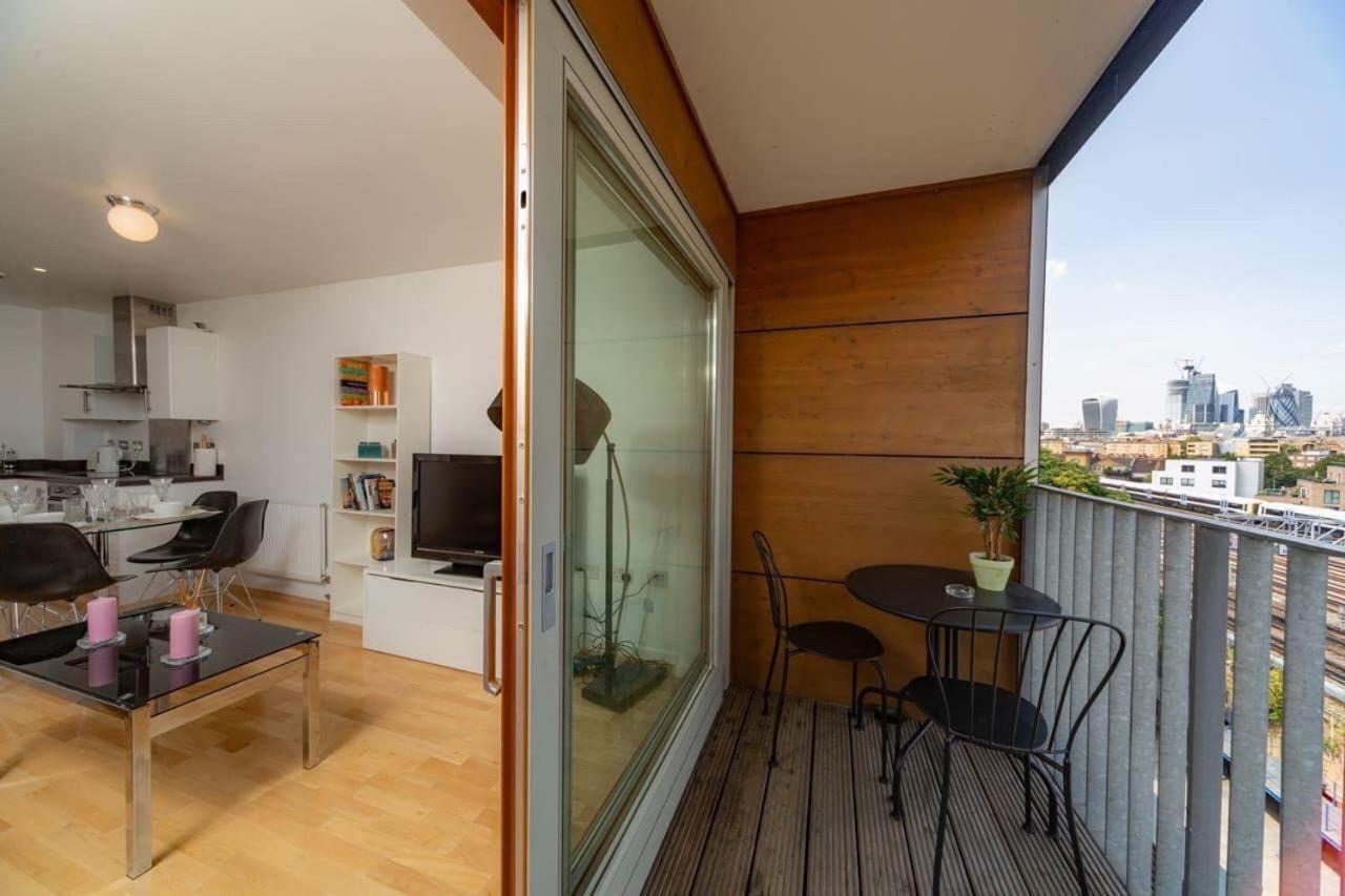Room With Private Bathroom In A Modern Two Bedroom Two Bathroom Flat London Ngoại thất bức ảnh