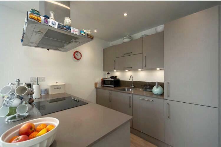 Room With Private Bathroom In A Modern Two Bedroom Two Bathroom Flat London Ngoại thất bức ảnh
