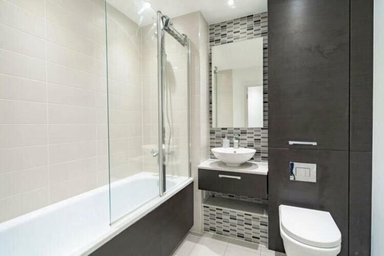 Room With Private Bathroom In A Modern Two Bedroom Two Bathroom Flat London Ngoại thất bức ảnh