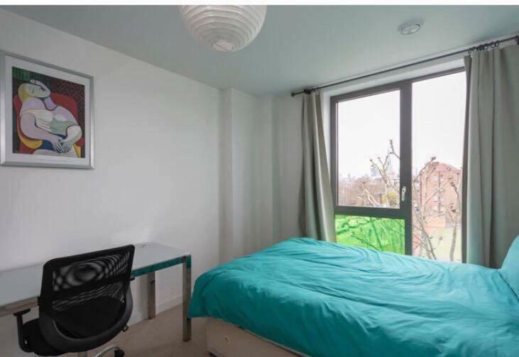 Room With Private Bathroom In A Modern Two Bedroom Two Bathroom Flat London Ngoại thất bức ảnh